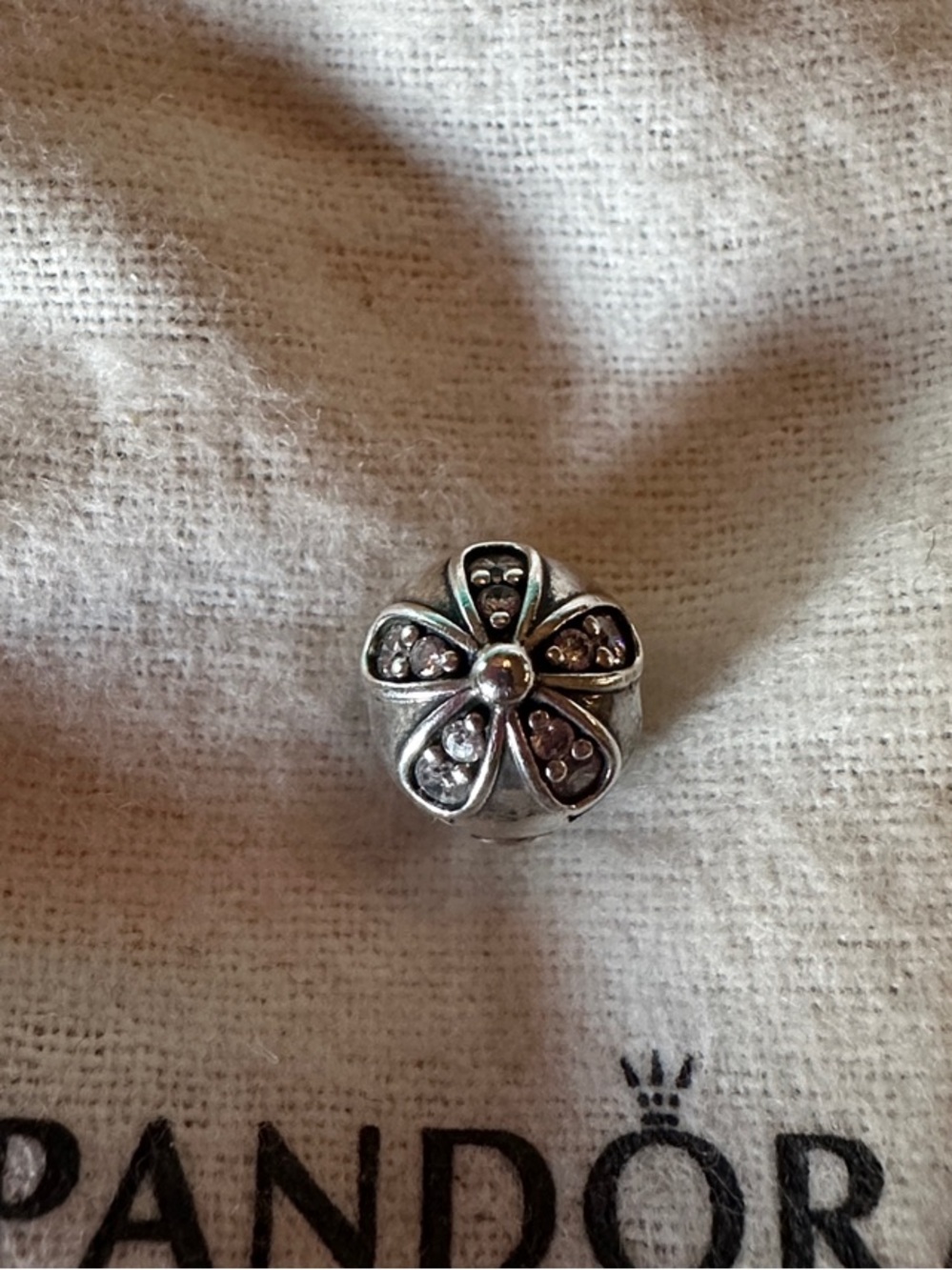 Pandora "Dazzling Daisies" Clip Charm
